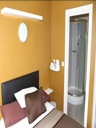 İki Ayrı Yataklı Oda, Banyolu/Duşlu