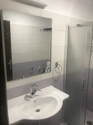 Üç Kişilik Oda
