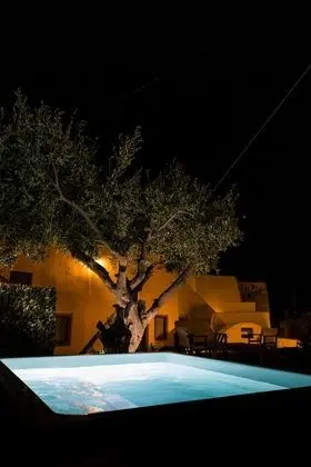 Cave House with Shared Outdoor Plunge Pool