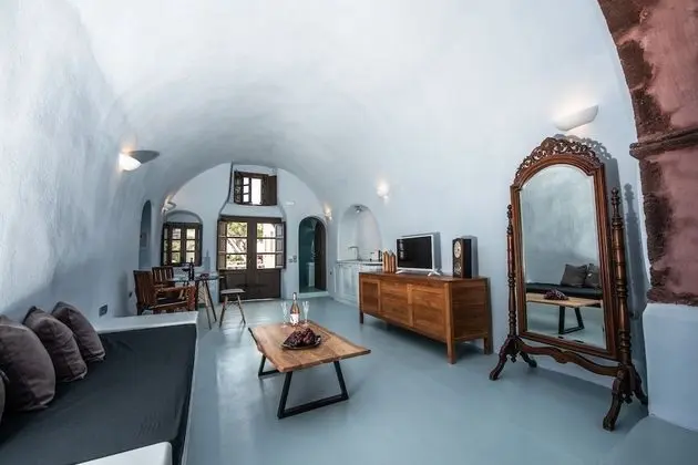 Cave House with Shared Outdoor Plunge Pool