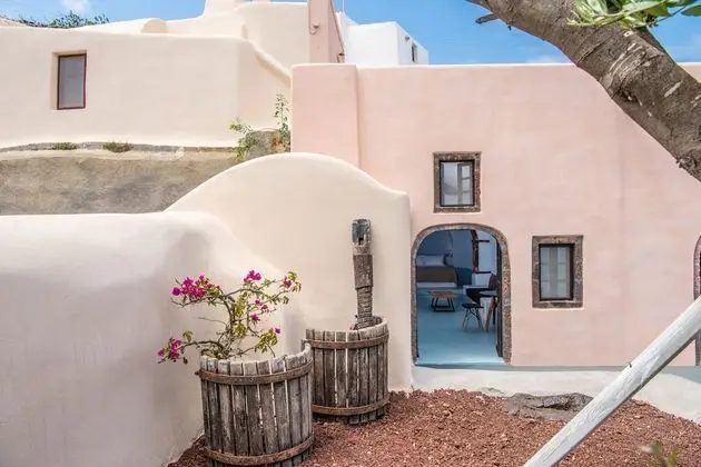Cave House with Shared Outdoor Plunge Pool