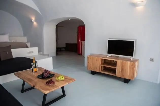 Superior Cave House with Shared Outdoor Plunge Pool