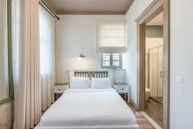 Elia Antique Deluxe Room