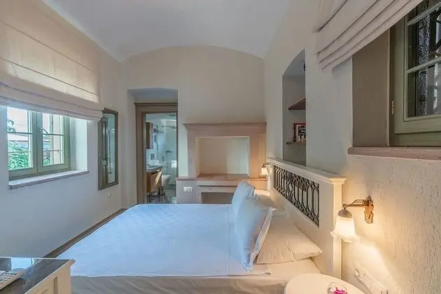 Elia Antique Standart Room