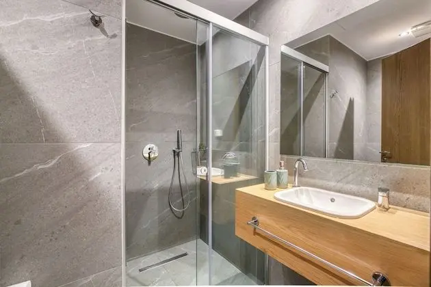Deluxe Tek Büyük Yataklı Oda (C2)