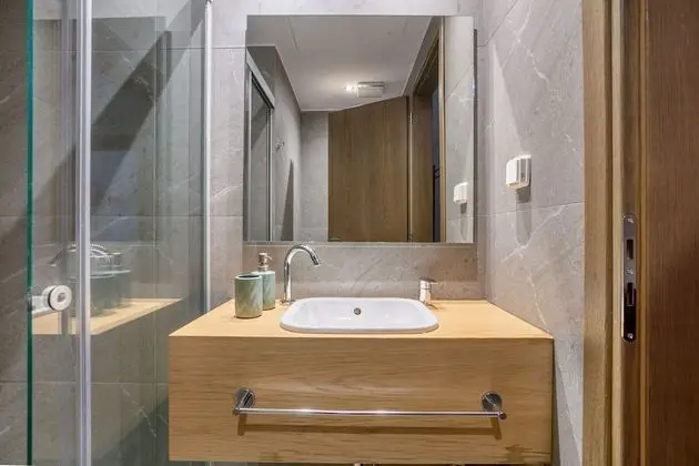 Deluxe Tek Büyük Yataklı Oda (C2)