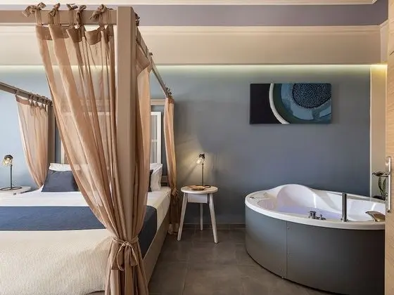 Deluxe Room with Balcony and Hot Tub