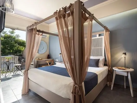 Deluxe Room with Balcony and Hot Tub