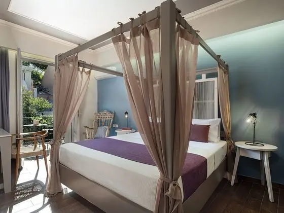 Deluxe Room with Balcony and Hot Tub