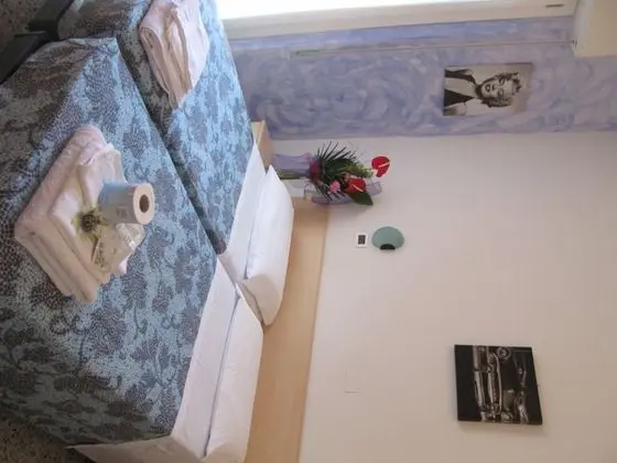 Üç Kişilik Oda, Balkon
