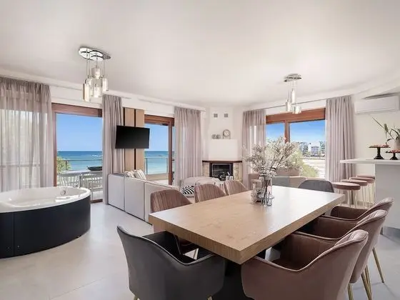 Apart Daire, Deniz Manzaralı, Denize Sıfır