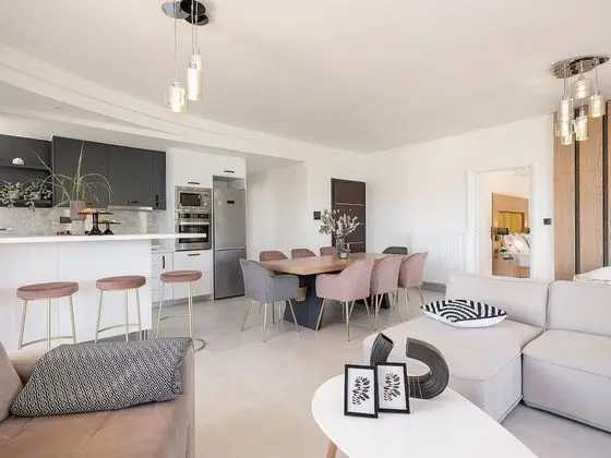 Apart Daire, Deniz Manzaralı, Denize Sıfır