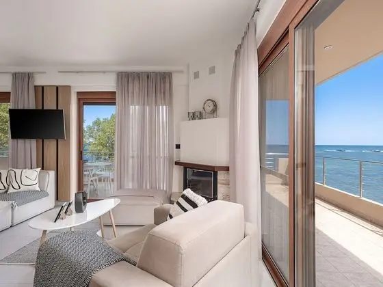 Apart Daire, Deniz Manzaralı, Denize Sıfır
