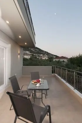 Üç Kişilik Oda