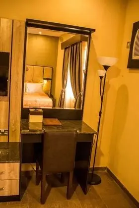 Deluxe Tek Büyük Yataklı Oda