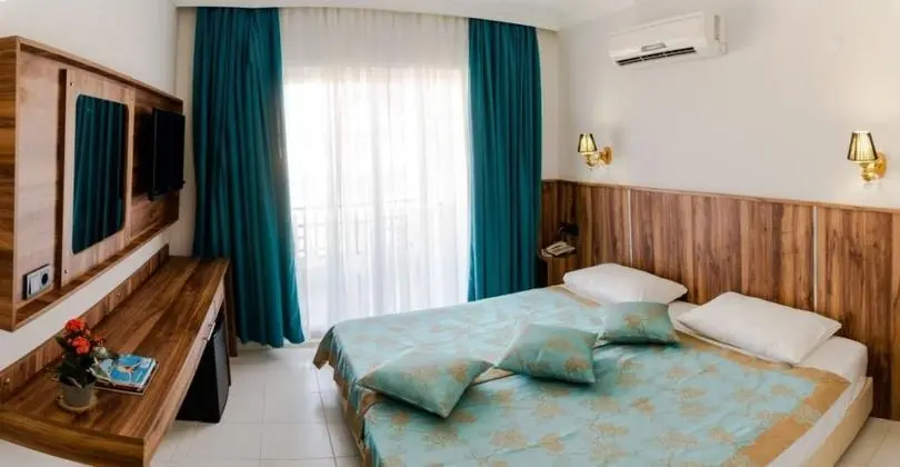 Standart Oda, Kara veya Havuz Manzaralı, Balkonlu