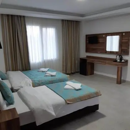 Superior Aile Odası, Dağ veya Havuz Manzaralı, Balkonlu