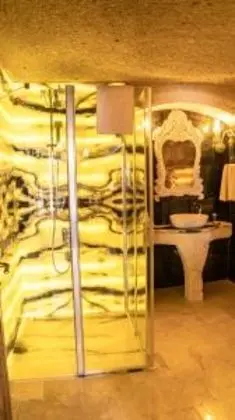 55573