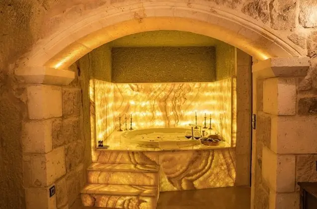 Grand Cave Suite