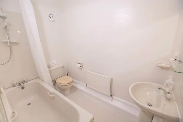 Tek Büyük Yataklı Oda, Banyolu/Duşlu
