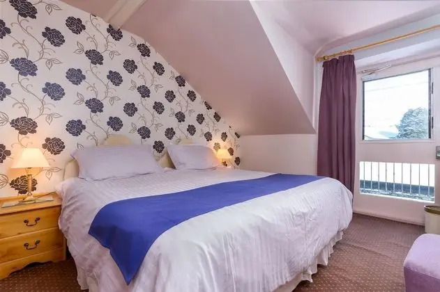 Standard Tek Büyük veya İki Ayrı Yataklı Oda, Banyolu/Duşlu, Avlu Manzaralı (ROOM ONLY)