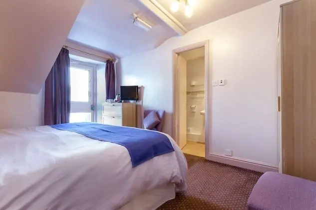 Standard Tek Büyük veya İki Ayrı Yataklı Oda, Banyolu/Duşlu, Avlu Manzaralı (ROOM ONLY)