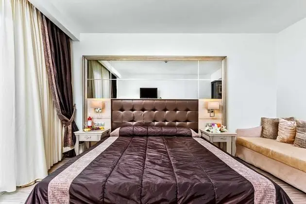 1 Çift Kişilik Veya 2 Tek Kişilik Yatak Superior Sea View