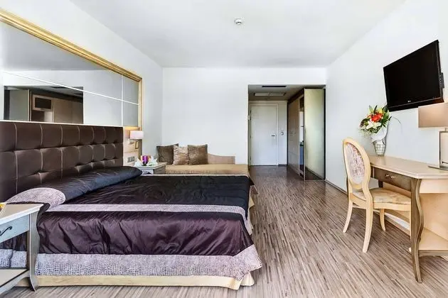 1 Çift Kişilik Veya 2 Tek Kişilik Yatak Superior Sea View