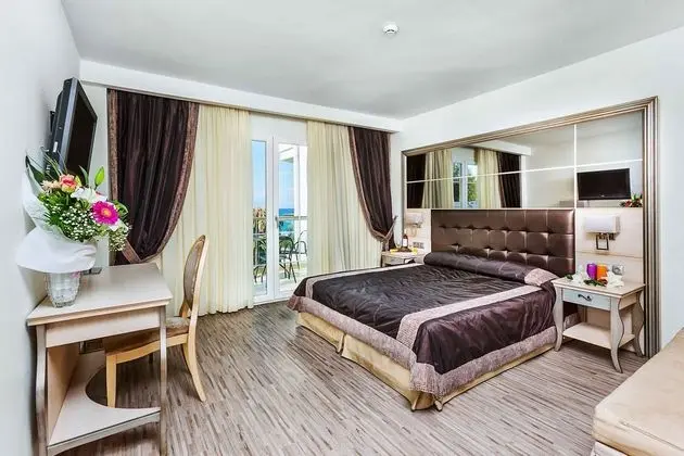 1 Çift Kişilik Veya 2 Tek Kişilik Yatak Superior Sea View