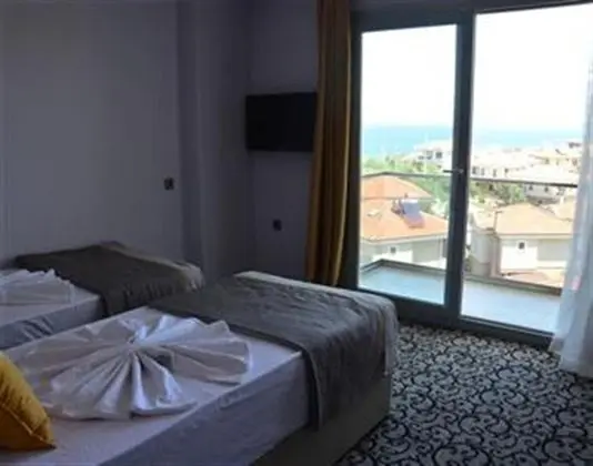 Aile Odası Deniz - Havuz Manzaralı