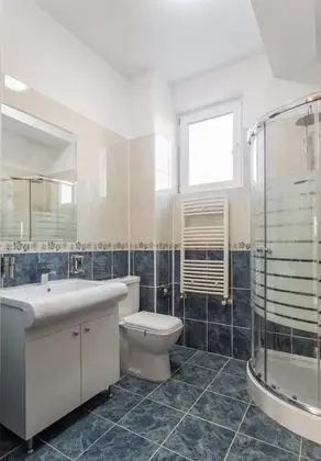 Büyük Yataklı Tek Kişilik Oda