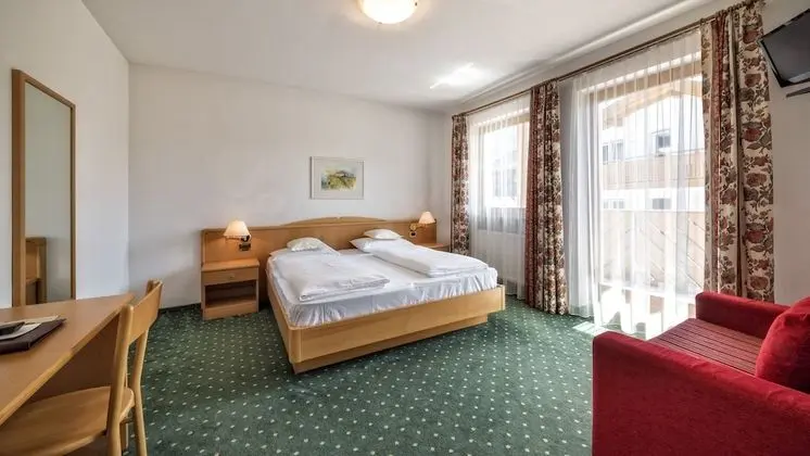 Tek Büyük Yataklı Oda (some with balcony)