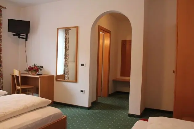 Üç Kişilik Oda (some with balcony)