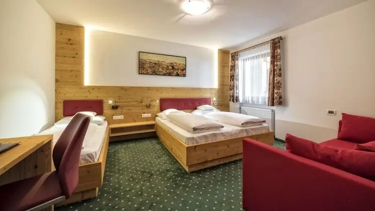 Üç Kişilik Oda (some with balcony)