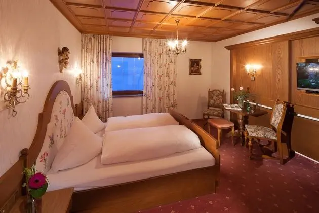 Basic Tek Büyük Yataklı Oda