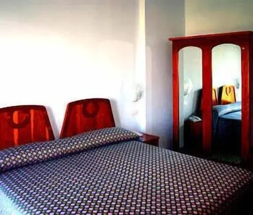 Üç Kişilik Oda