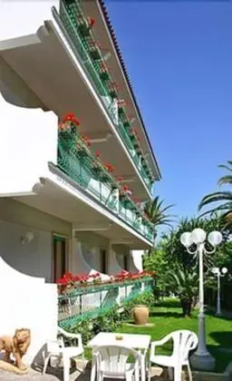 Üç Kişilik Oda