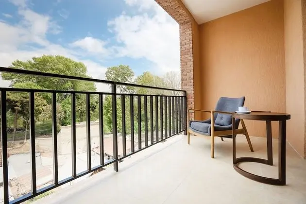 Tek Büyük veya İki Ayrı Yataklı Oda, Balkon