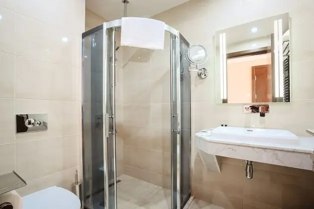 Tek Büyük veya İki Ayrı Yataklı Oda, Balkon