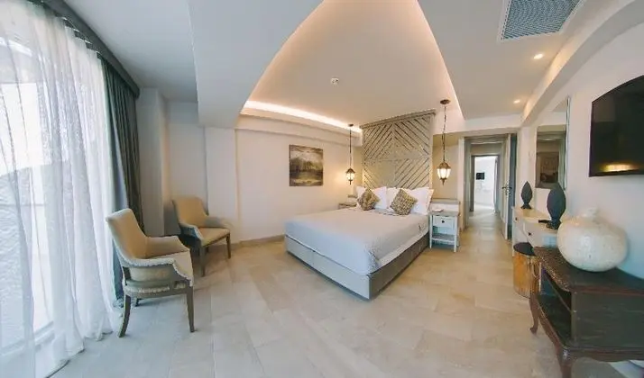 Deluxe Family Suite