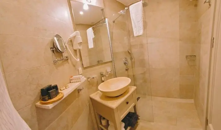 Deluxe Suite French Bed