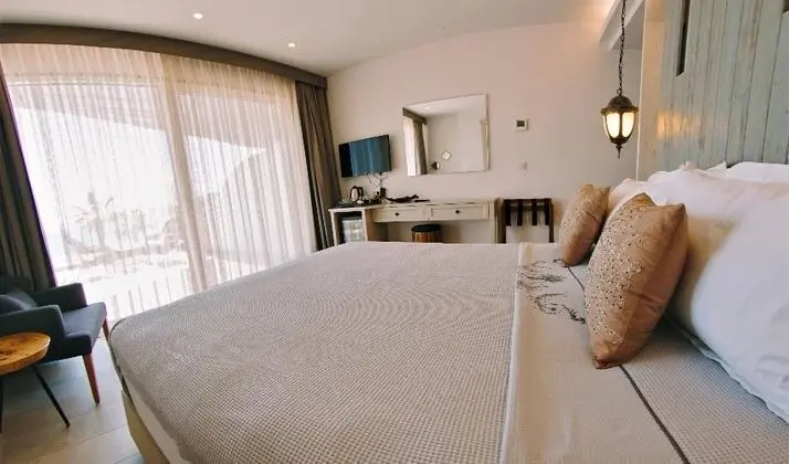 Deluxe Suite French Bed