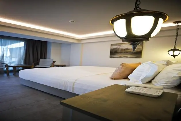 Deluxe Suite French Bed