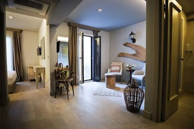 Luxury Oda