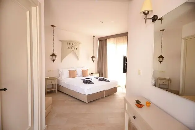 Luxury Oda