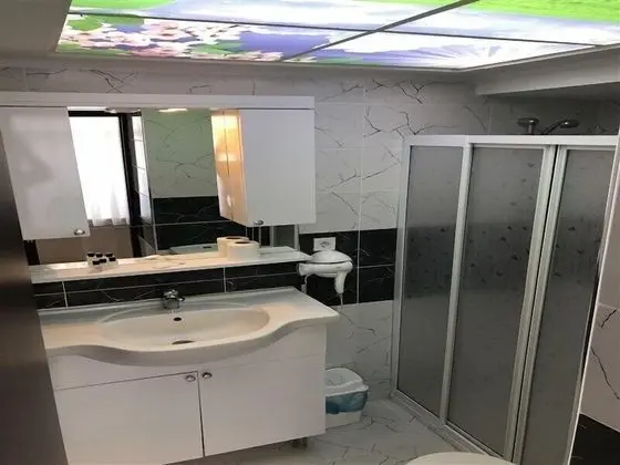 Üç Kişilik Oda