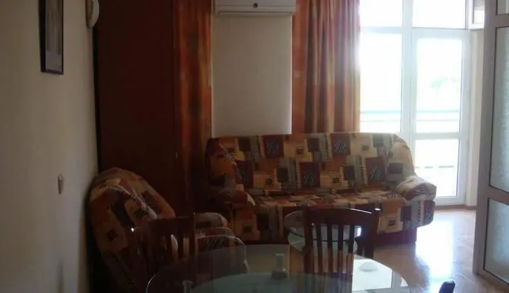 Traditional Stüdyo, Balkon