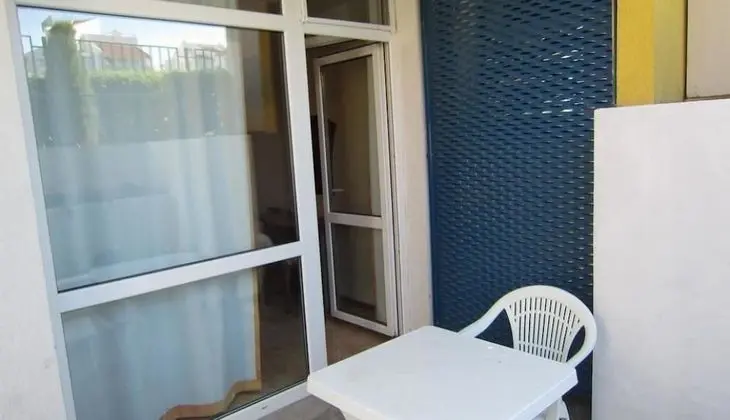 Traditional Stüdyo, Balkon