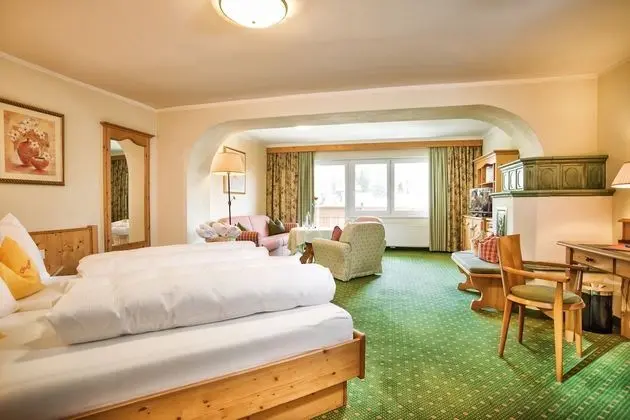 Deluxe Tek Büyük Yataklı Oda, Balkon, Dağ Manzaralı