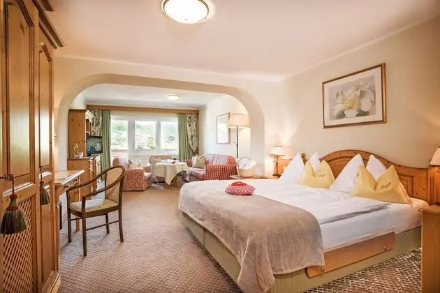 Superior Tek Büyük Yataklı Oda, Balkon, Bahçe Manzaralı
